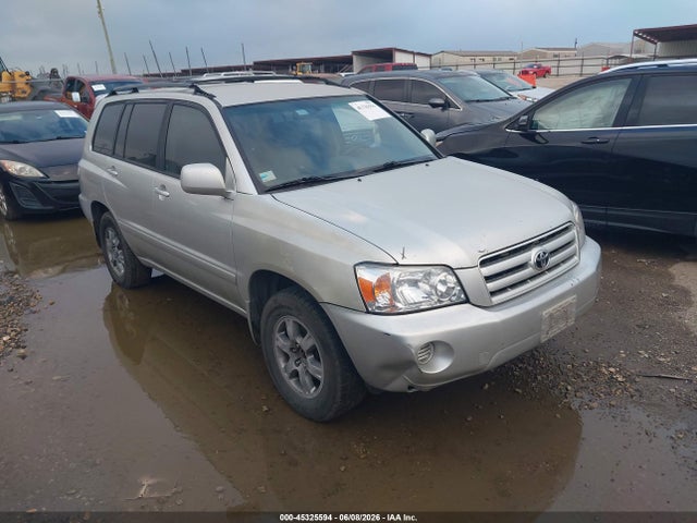 Salvage Toyota Highlander Image