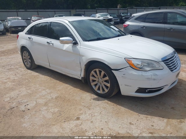 Salvage Chrysler 200 Image