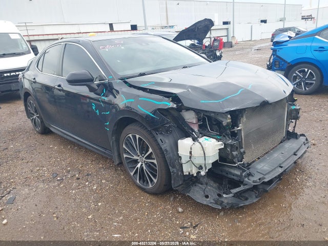 Salvage Toyota Camry Image