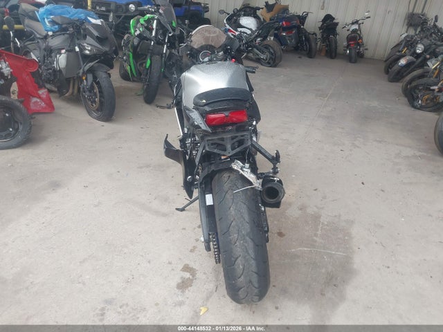 Suzuki Gsx-r750