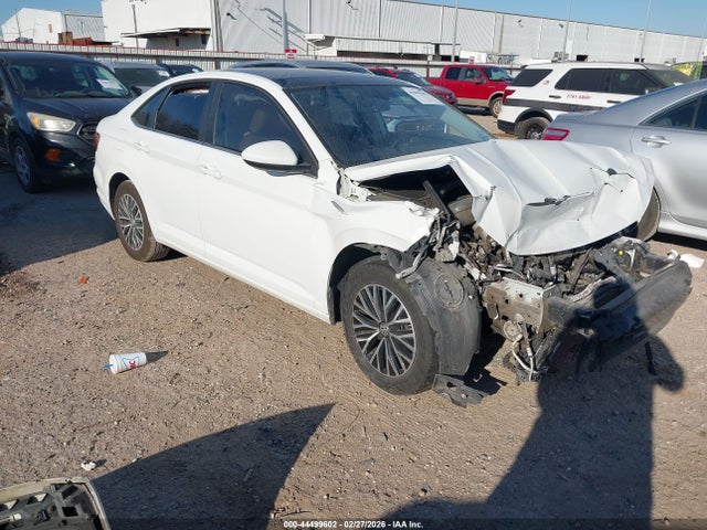 Salvage Volkswagen Jetta Image