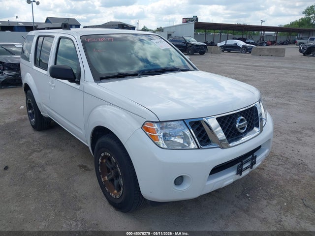 Salvage Nissan Pathfinder Image
