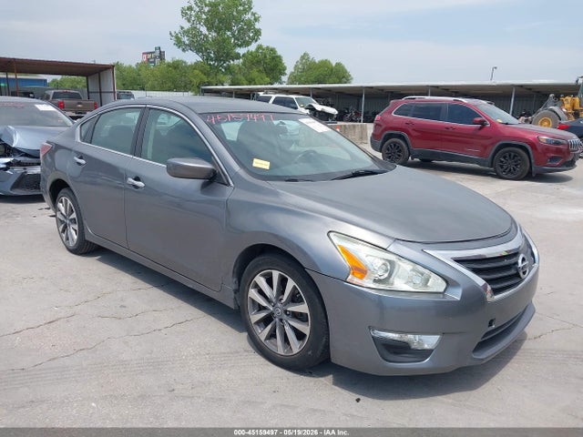 Salvage Nissan Altima Image