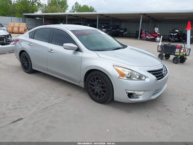 Salvage Nissan Altima Image