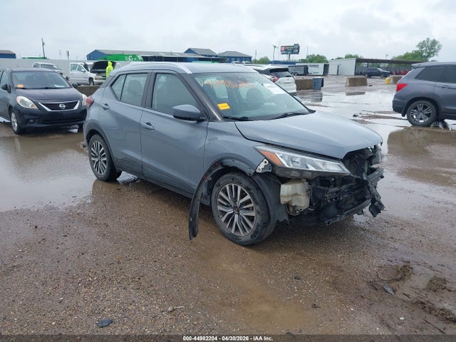 Salvage Nissan Kicks Image