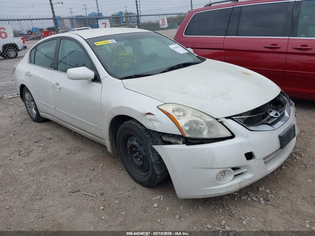 Salvage Nissan Altima Image