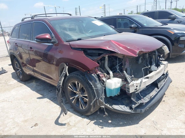 Salvage Toyota Highlander Image