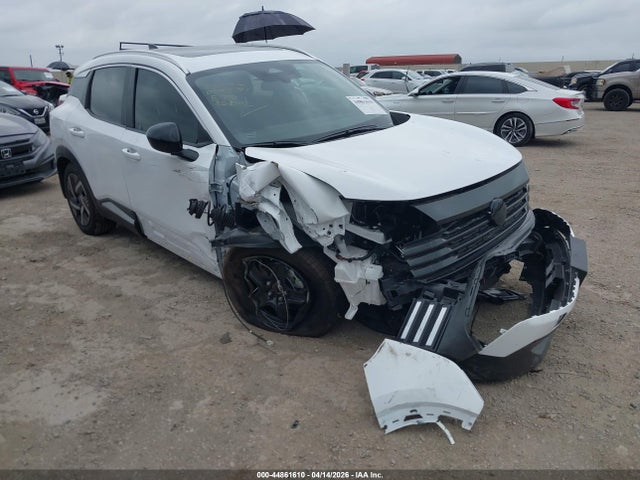 Salvage Nissan Kicks Image