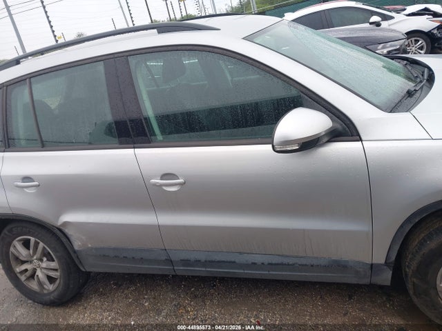 Volkswagen Tiguan S