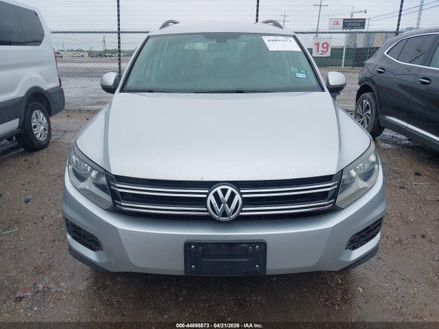 Volkswagen Tiguan S