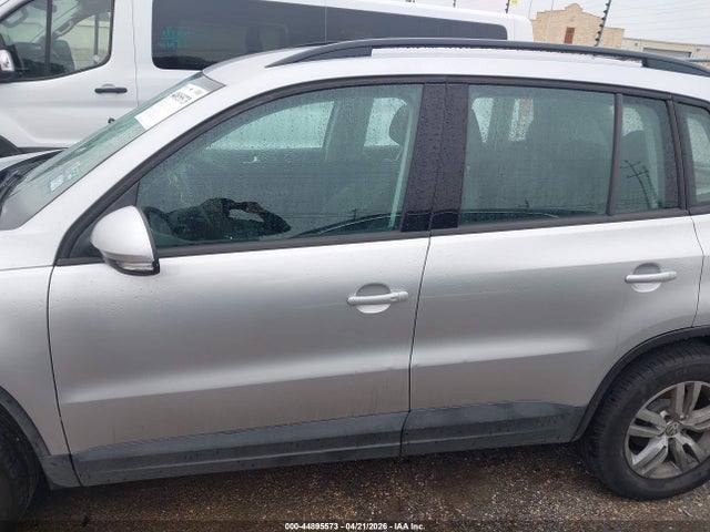 Volkswagen Tiguan S