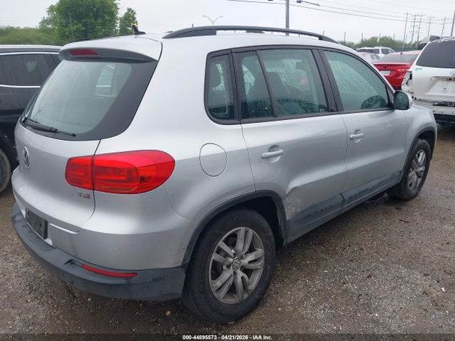 Volkswagen Tiguan S