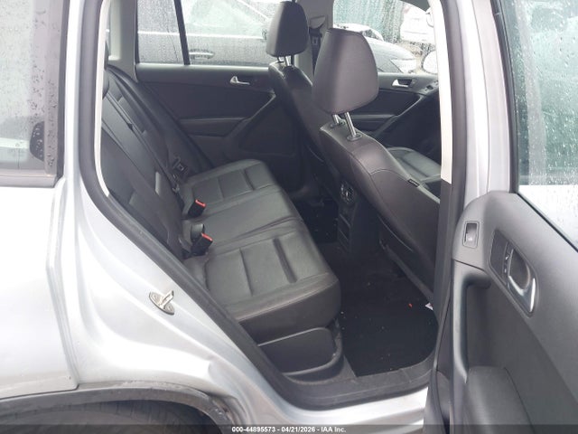 Volkswagen Tiguan S