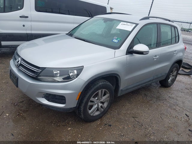 Volkswagen Tiguan S