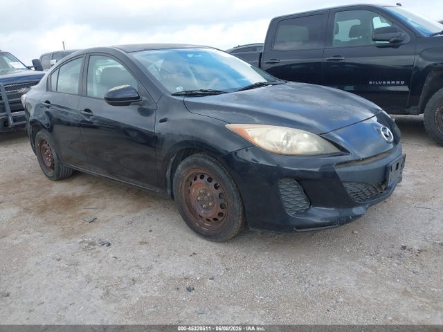 Salvage Mazda Mazda3 Image