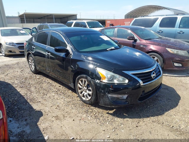 Salvage Nissan Altima Image