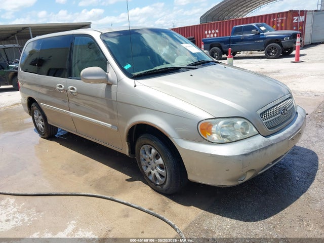 Salvage Kia Sedona Image