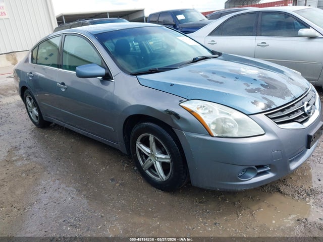 Salvage Nissan Altima Image