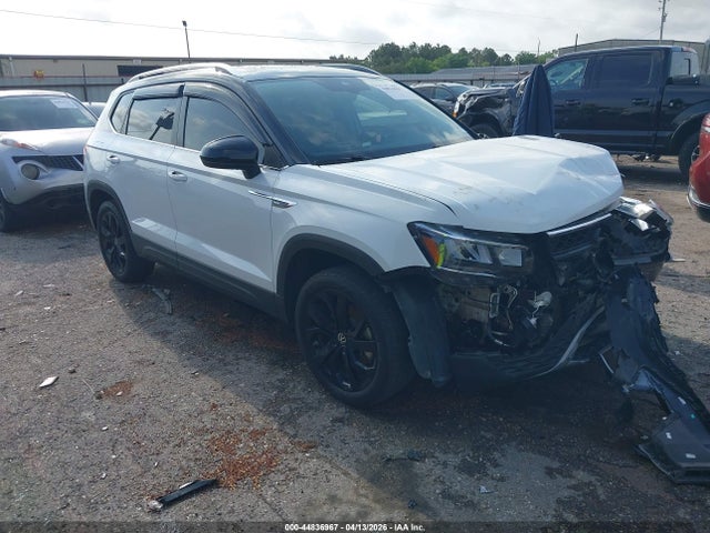 Salvage Volkswagen Taos Image