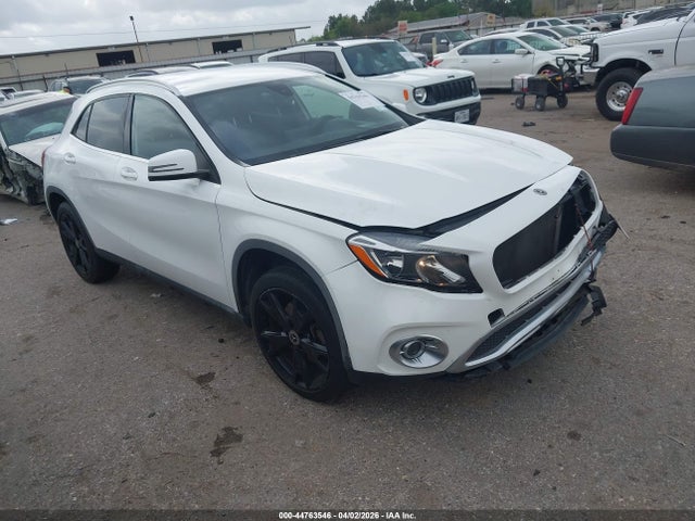 Salvage Mercedes-Benz GLA Image