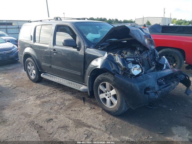 Salvage Nissan Pathfinder Image