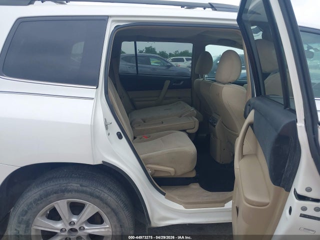 Toyota Highlander Base V6