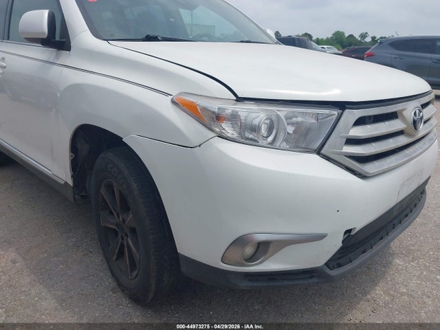 Toyota Highlander Base V6