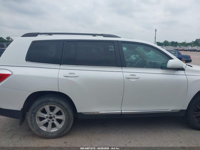 Toyota Highlander Base V6