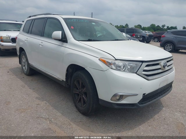 Salvage Toyota Highlander Image
