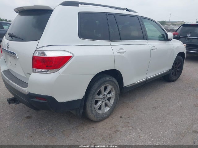 Toyota Highlander Base V6
