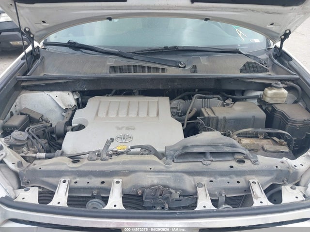 Toyota Highlander Base V6