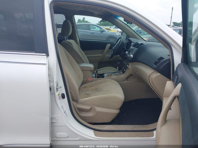 Toyota Highlander Base V6