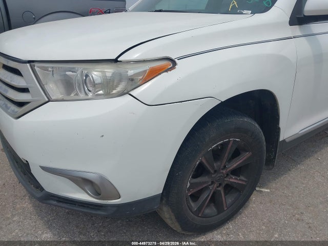 Toyota Highlander Base V6