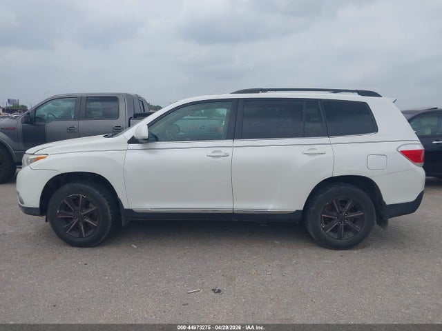 Toyota Highlander Base V6