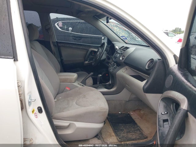 Toyota RAV4 Limited V6