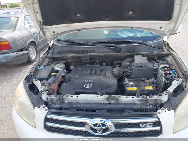 Toyota RAV4 Limited V6