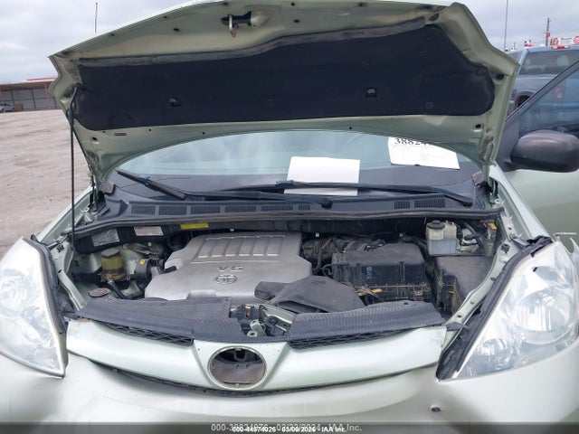 Toyota Sienna Le