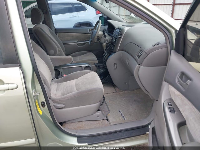 Toyota Sienna Le