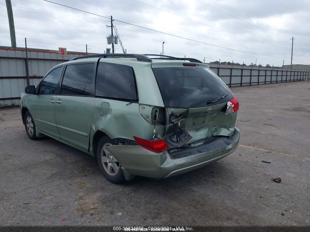 Toyota Sienna Le