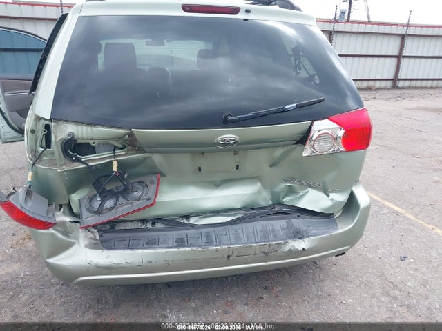 Toyota Sienna Le