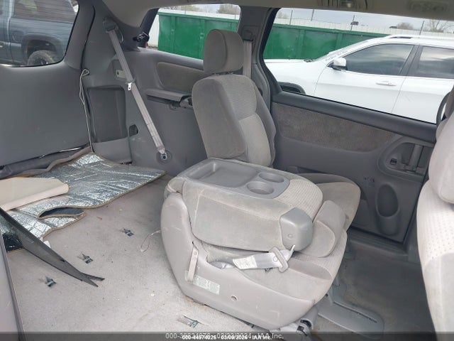 Toyota Sienna Le