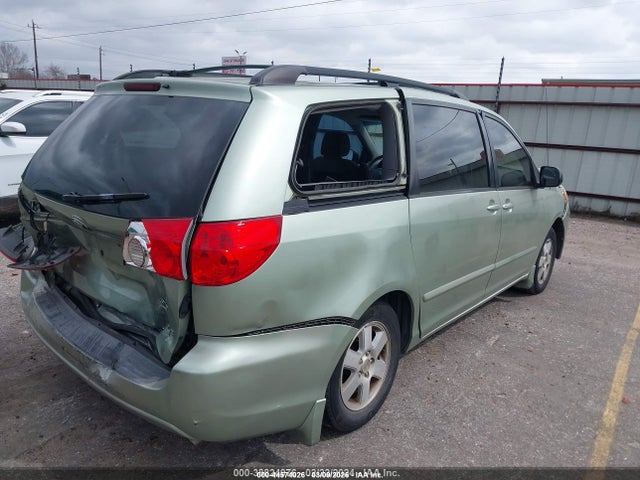 Toyota Sienna Le