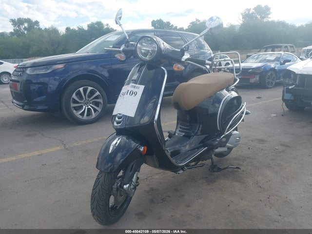 Vespa Primavera Sprint 150