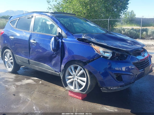 Salvage Hyundai TUCSON Image