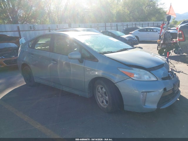 Salvage Toyota Prius Image