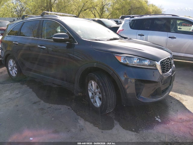 Salvage Kia Sorento Image