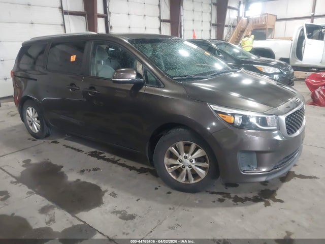 Salvage Kia Sedona Image