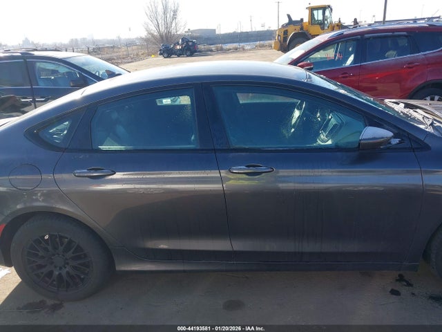 Chrysler 200 S