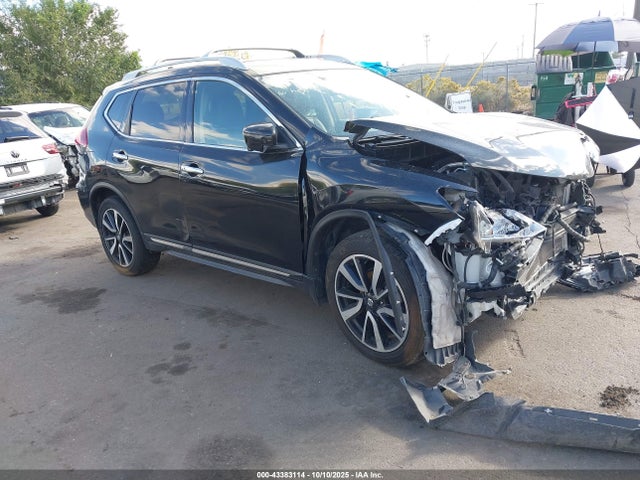 Salvage Nissan Rogue Image