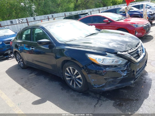 Salvage Nissan Altima Image